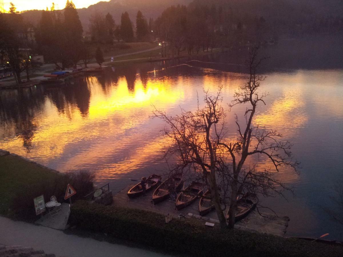 Pletna Lake View Apartment Bled Extérieur photo