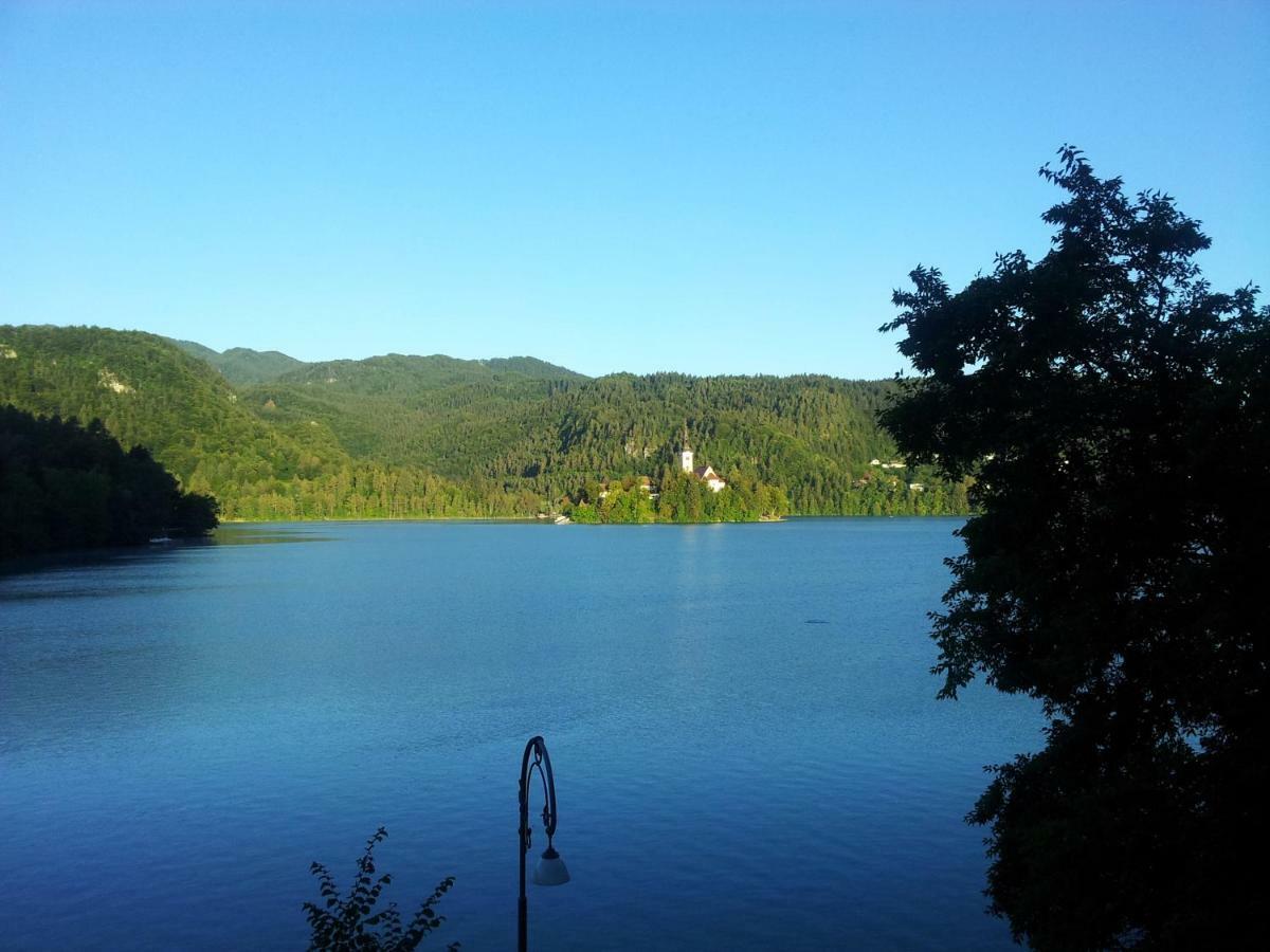 Pletna Lake View Apartment Bled Extérieur photo