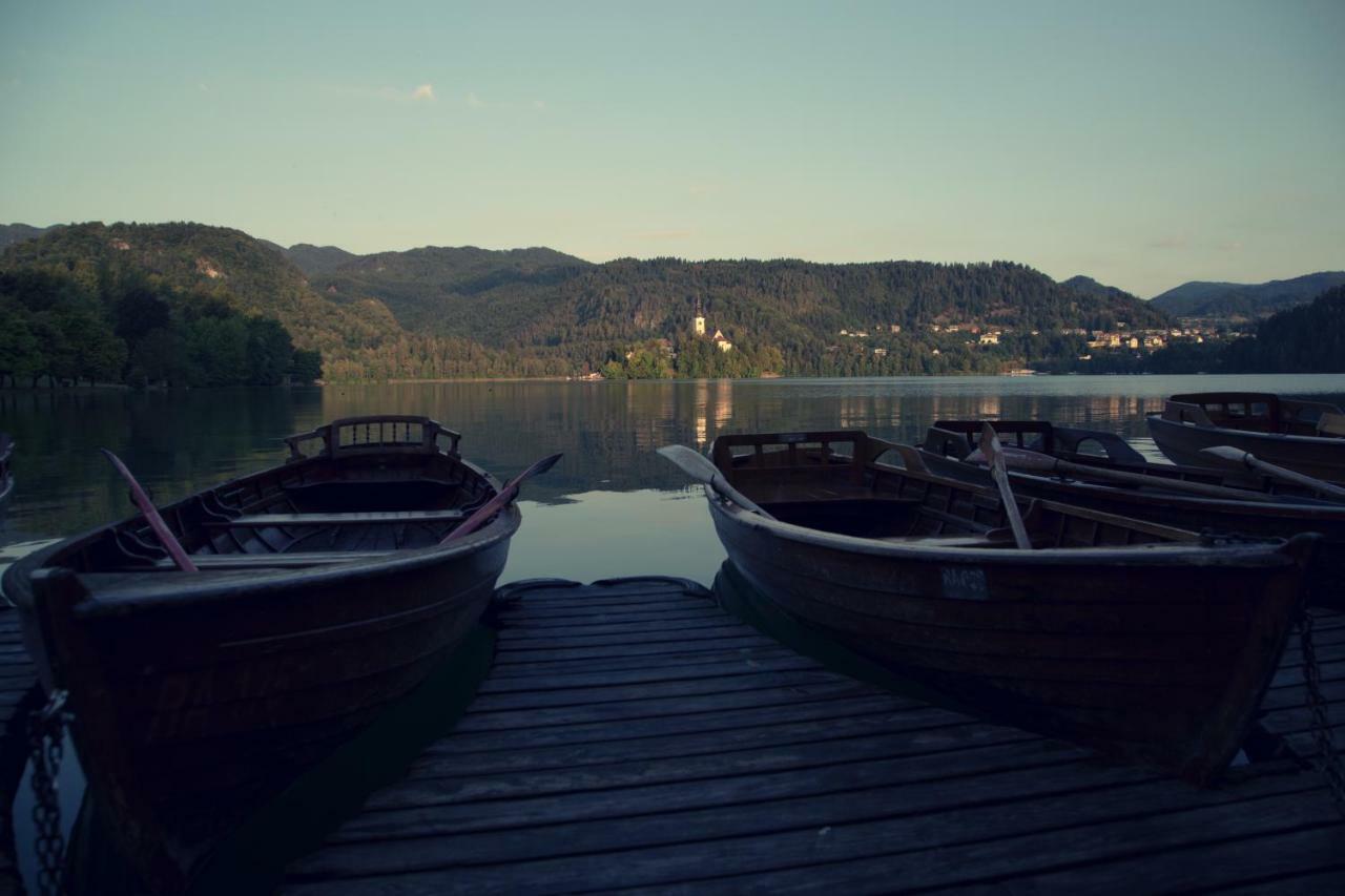 Pletna Lake View Apartment Bled Extérieur photo