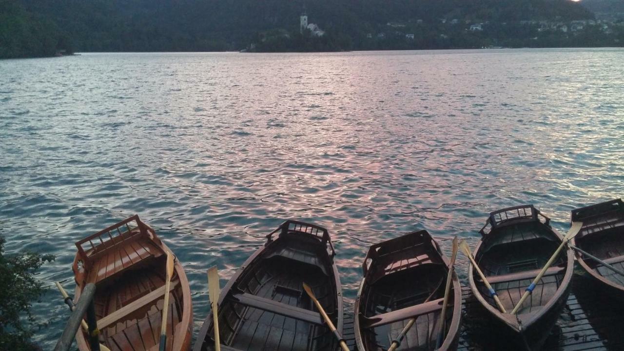 Pletna Lake View Apartment Bled Extérieur photo