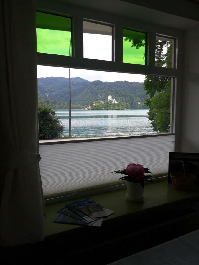 Pletna Lake View Apartment Bled Extérieur photo